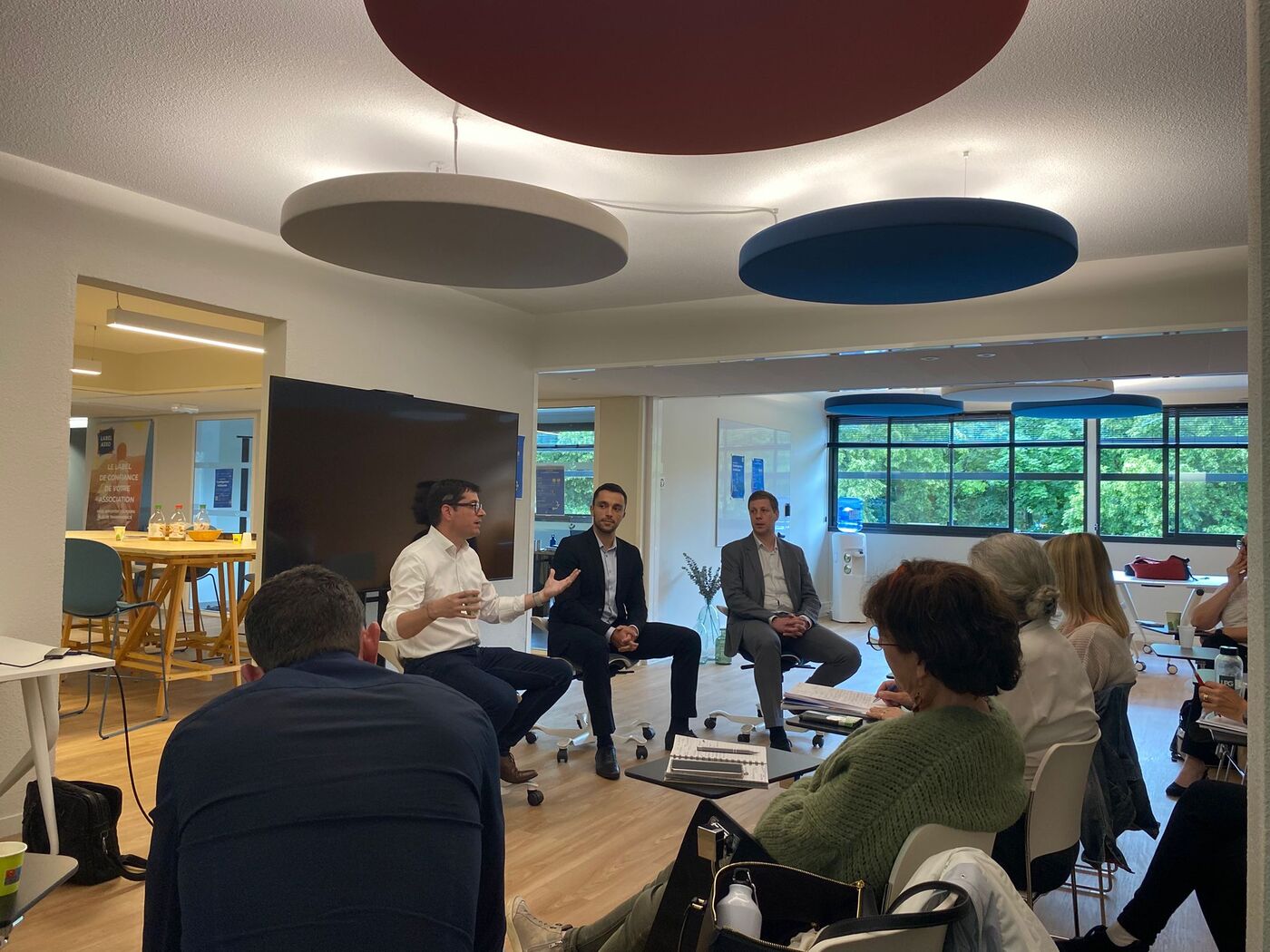 Table ronde CGA devant un public de dirigeants